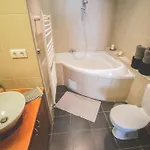 Spacious Luxury Designer Flat * בודפשט