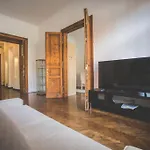 דירה Spacious Luxury Designer Flat