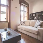 Spacious Luxury Designer Flat *
