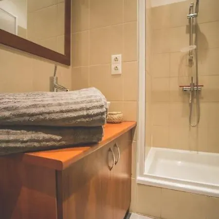 Spacious Luxury Designer Flat *