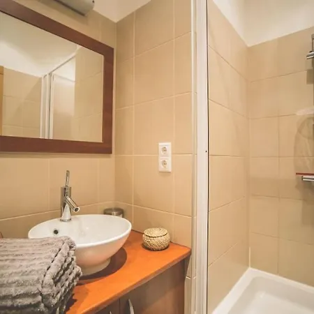 Spacious Luxury Designer Flat 아파트