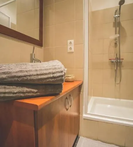 Spacious Luxury Designer Flat *