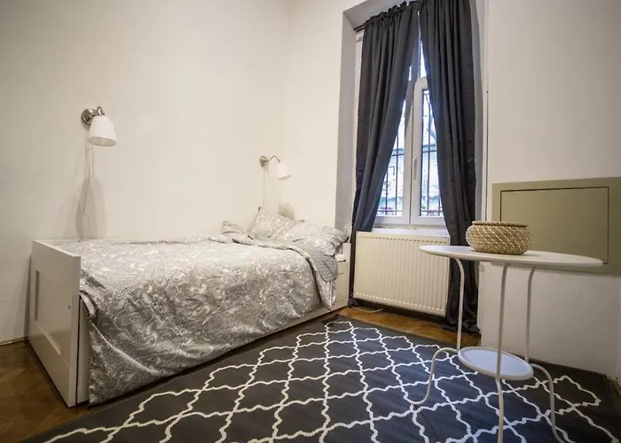 Spacious Luxury Designer Flat Apartament