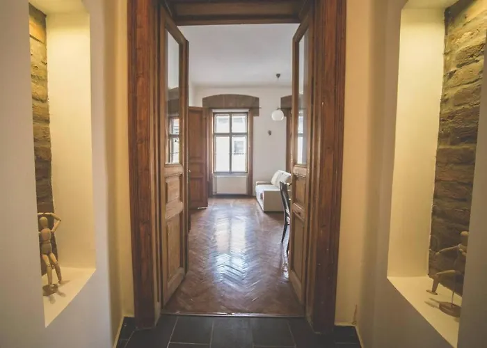 Spacious Luxury Designer Flat Budapesta