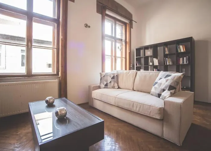 Spacious Luxury Designer Flat *